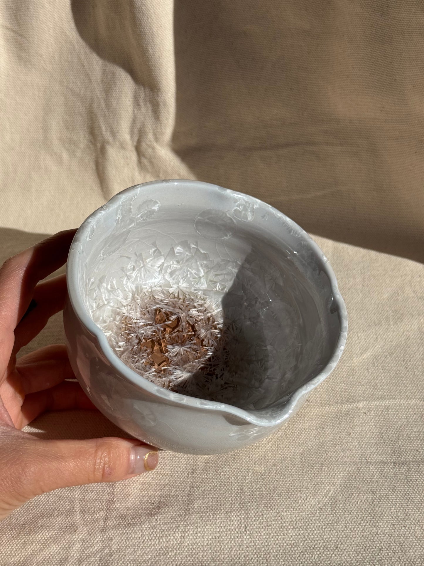 MATCHA BOWL GREY GLAZE FLORAL KATAKUCHI πΈ