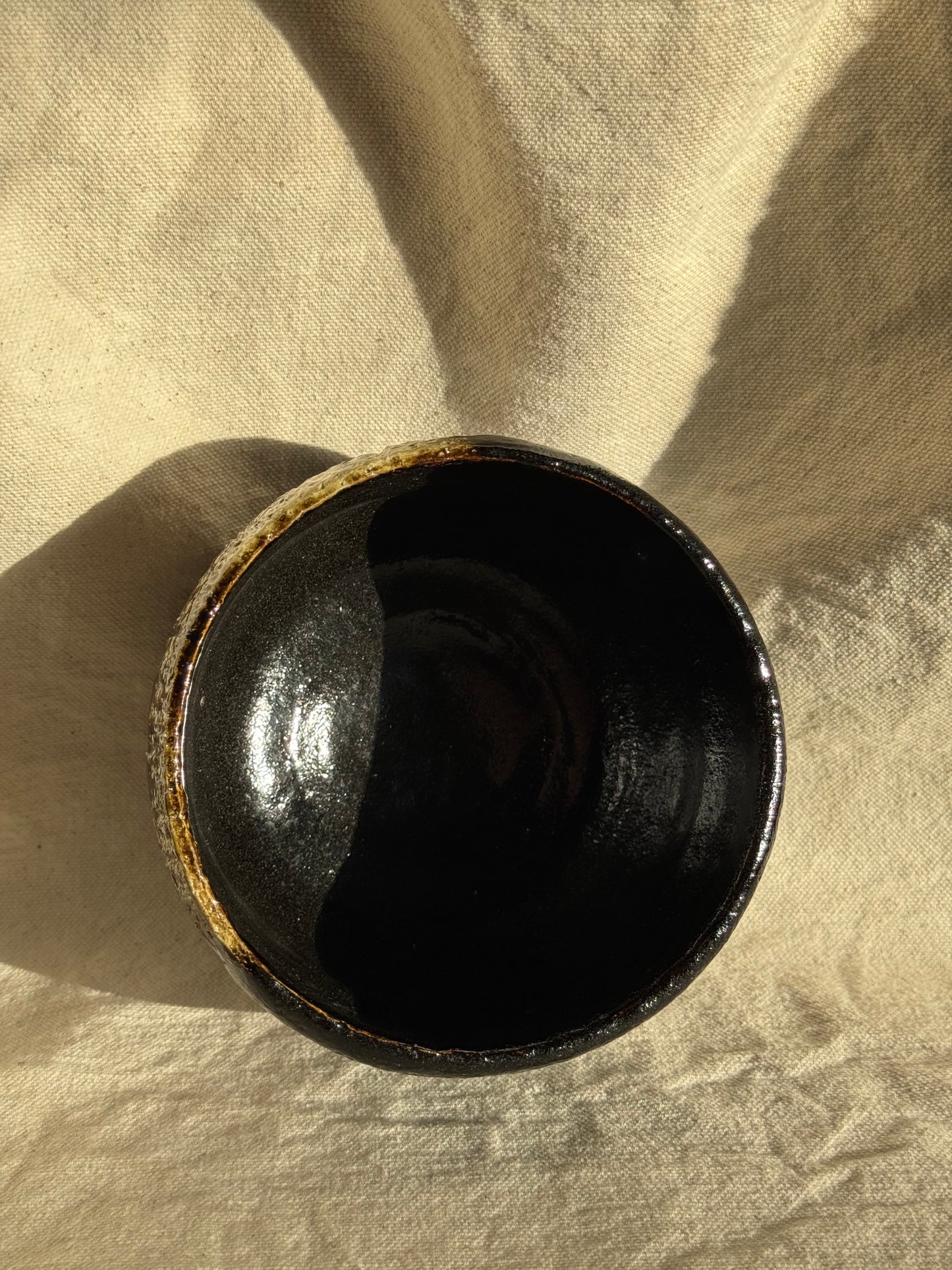 MATCHA BOWL KURO RAKU WISTERIA FLOWERS IN GOLD PAINTED πΈ