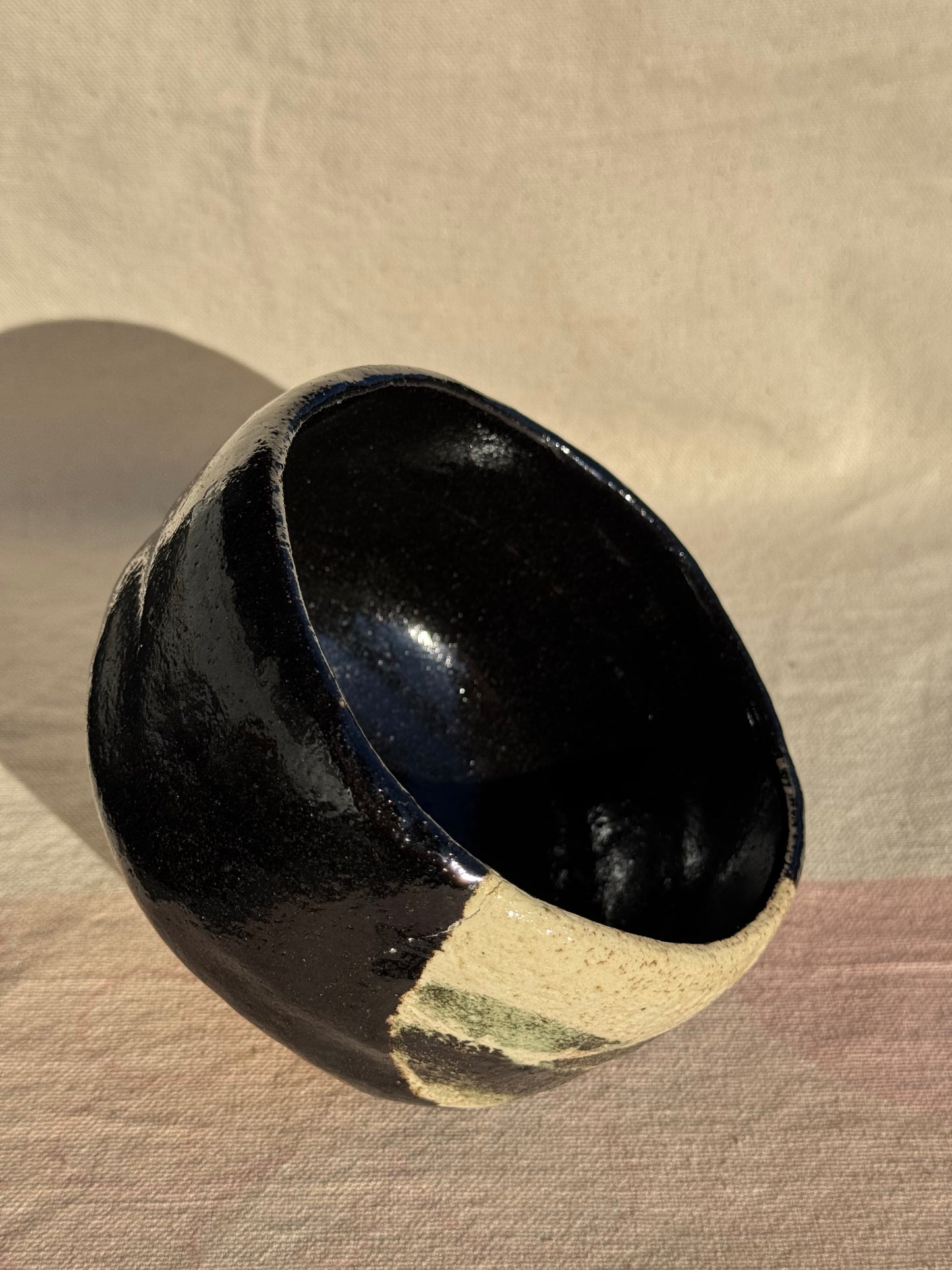 TEA BOWL KURO RAKU MOUTAIN PAINTED🌸