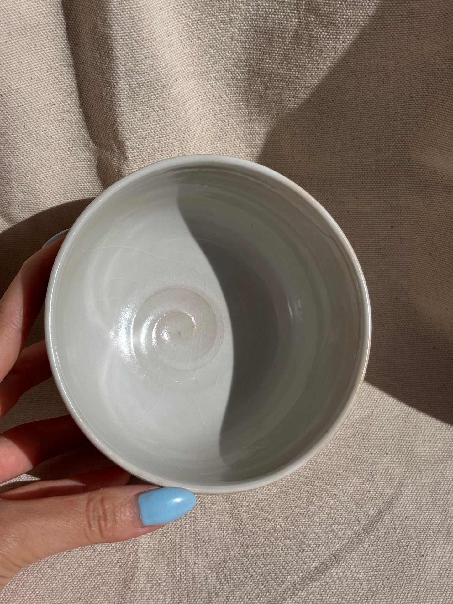 MATCHA BOWL FLORAL PAINTED WHITE GLAZE - by HASHIMOTO MIHO 🌸