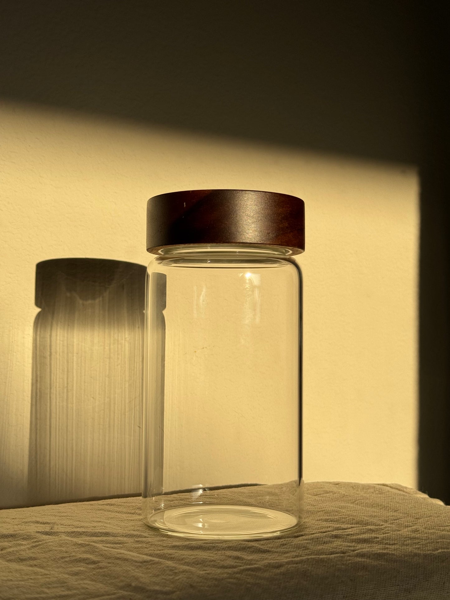 GLASS BOTTLE W WOOD LID 🌸