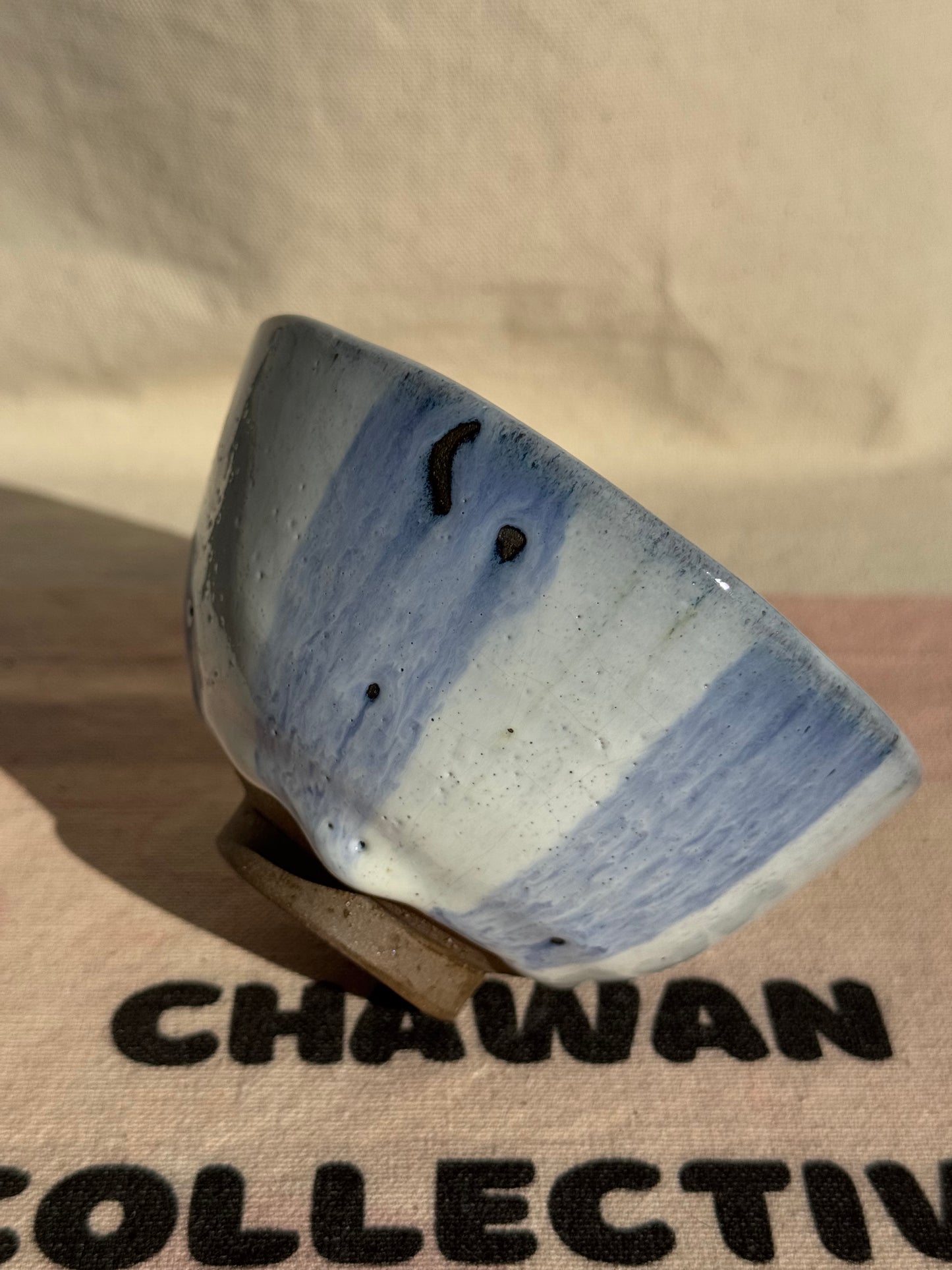 TEA BOWL WHITE BLUE STRIPE GLAZE 🌸
