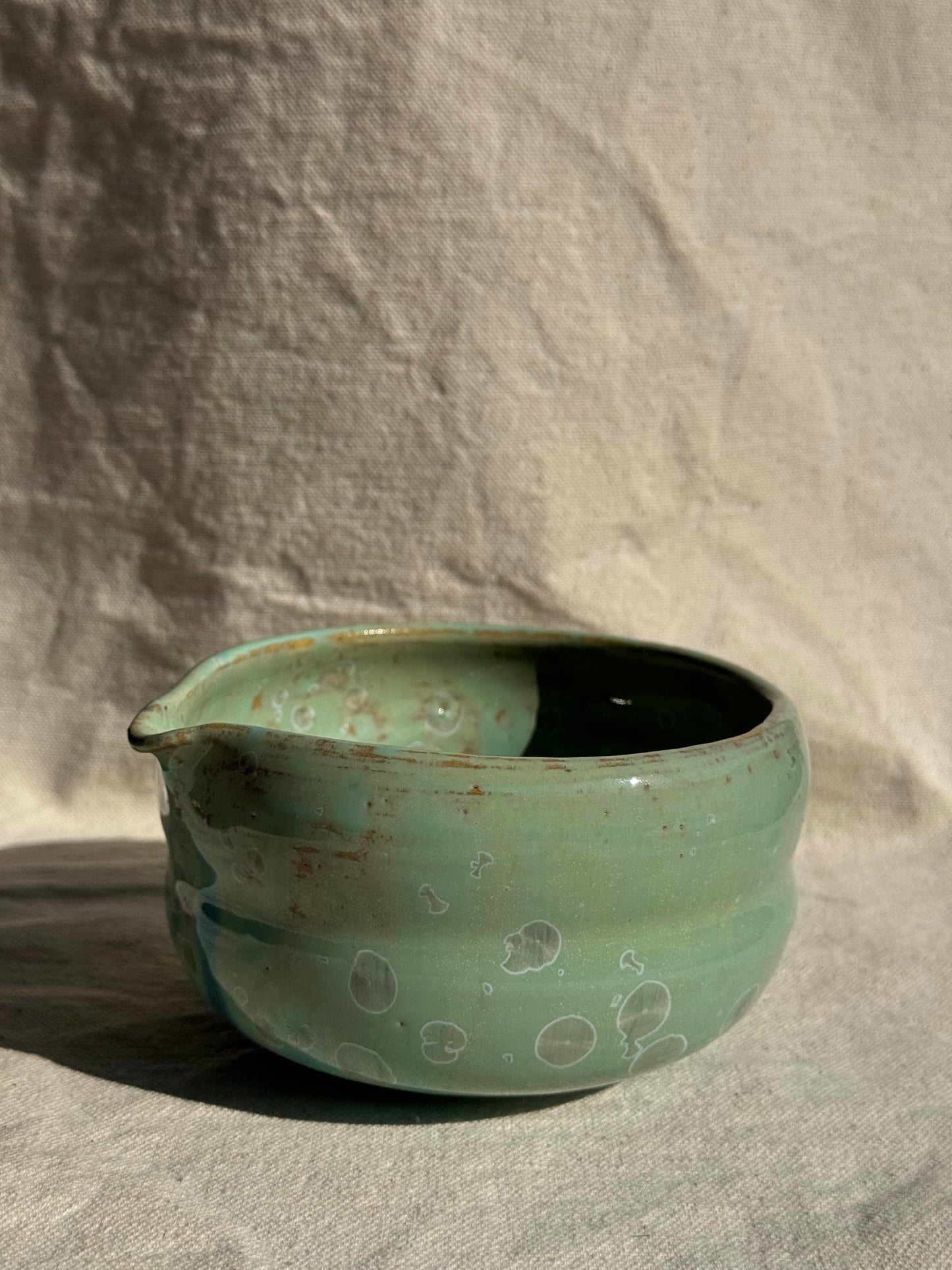 MATCHA BOWL HOURGLASS GREEN GLAZE KATAKUCHI