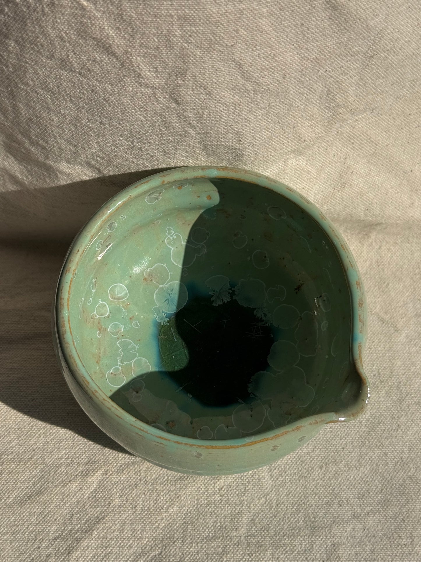 MATCHA BOWL HOURGLASS GREEN GLAZE KATAKUCHI