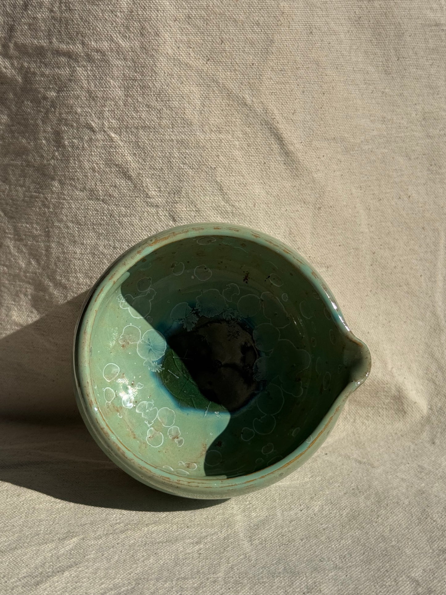 MATCHA BOWL HOURGLASS GREEN GLAZE KATAKUCHI