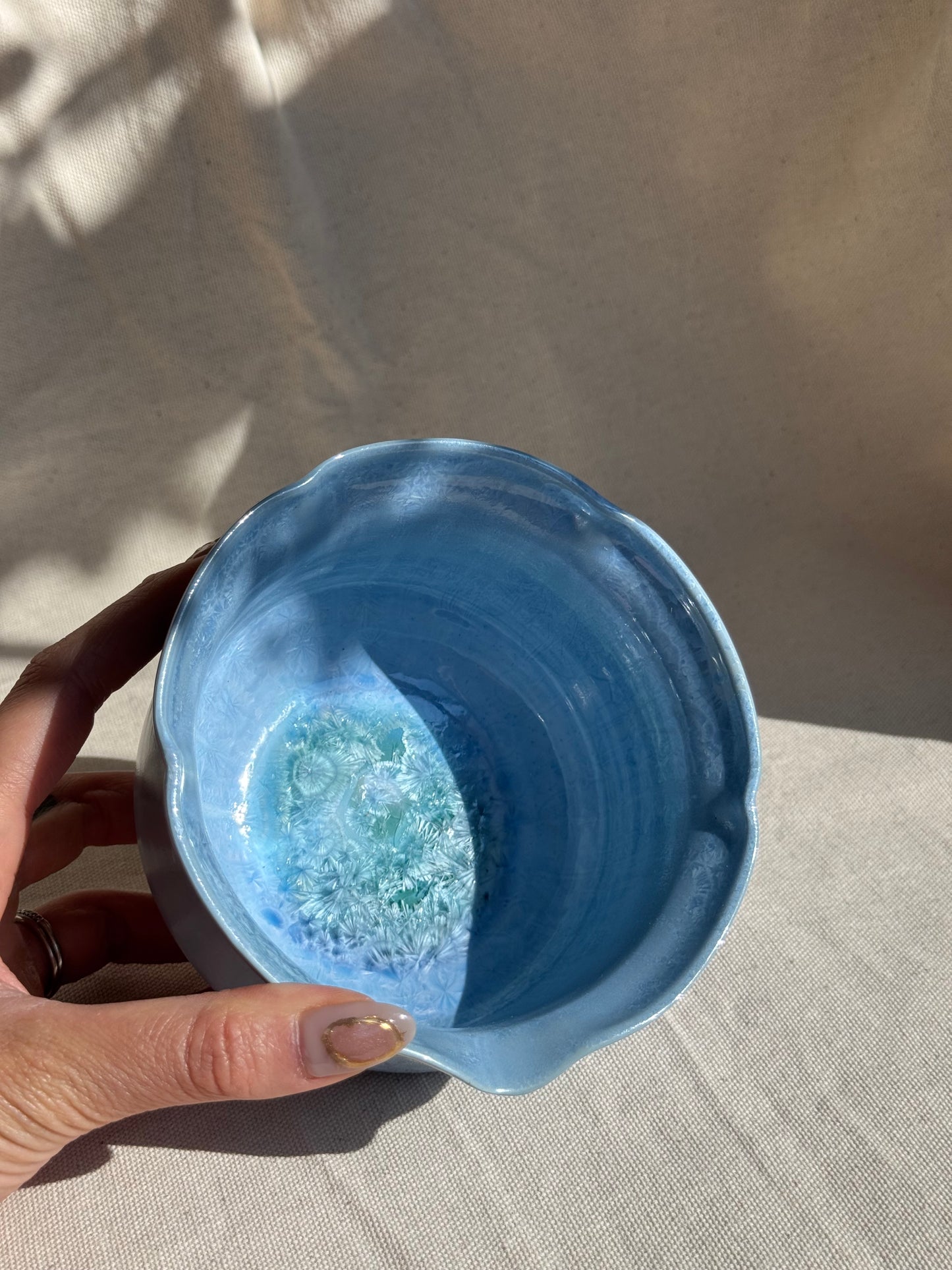MATCHA BOWL FLORAL COOL BLUE GLAZE KATAKUCHI πΈ