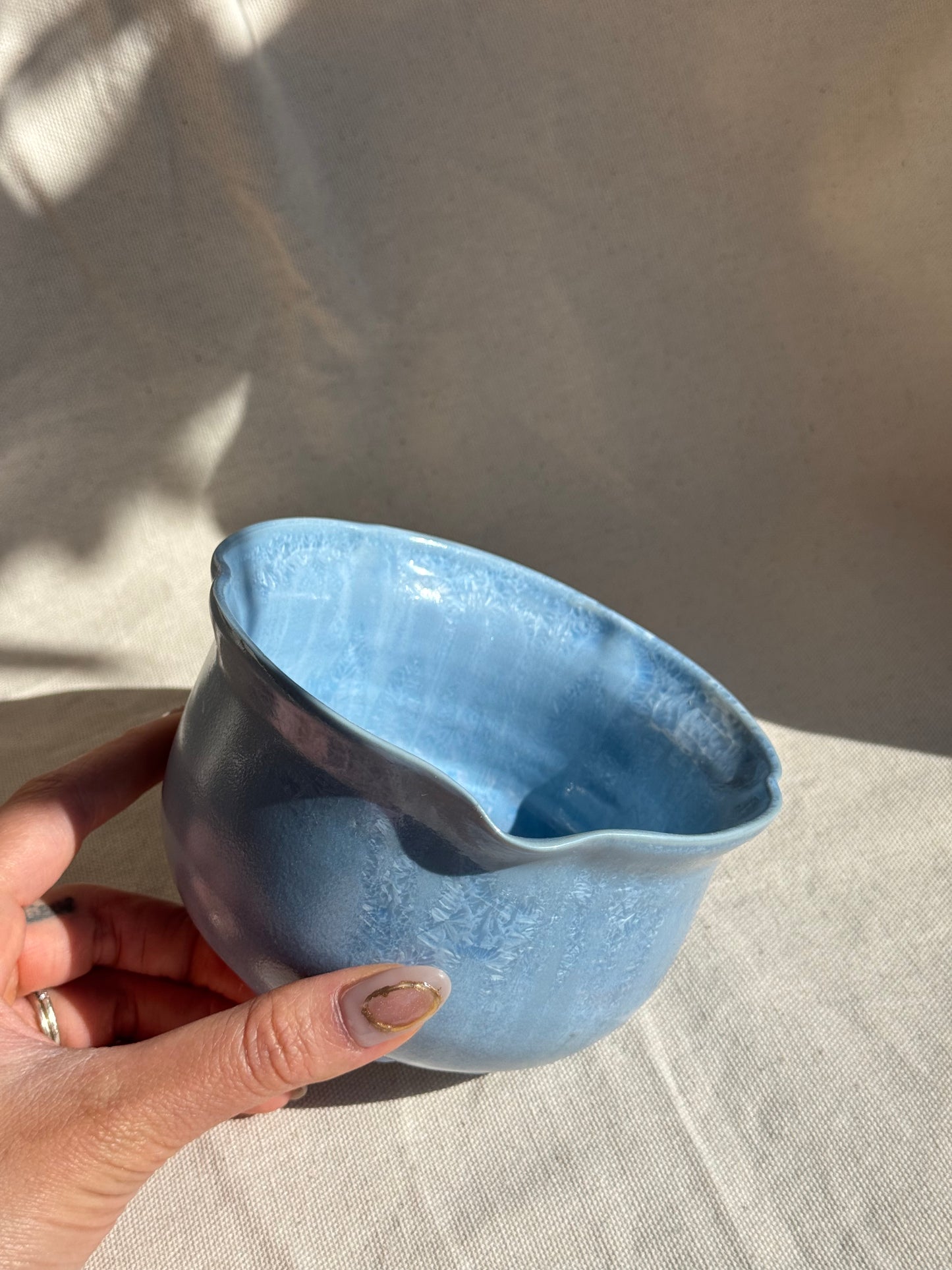 MATCHA BOWL FLORAL COOL BLUE GLAZE KATAKUCHI πΈ