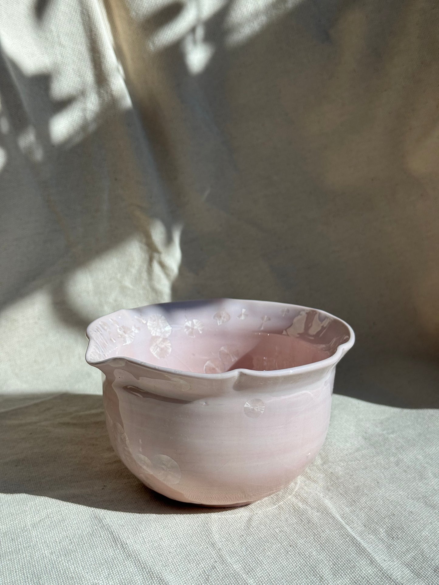 MATCHA BOWL FLORAL PINK MARBLE GLAZE KATAKUCHI πΈ