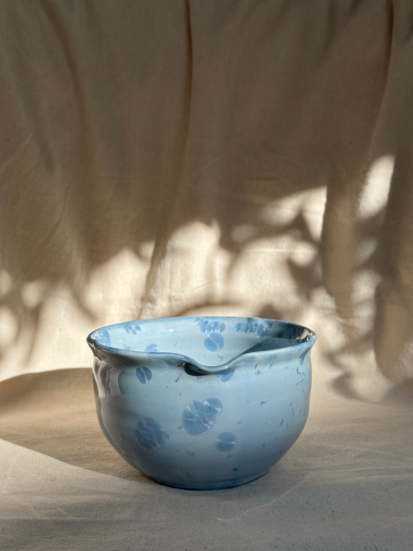 MATCHA BOWL FLORAL BLUE GLAZE KATAKUCHI 🌸