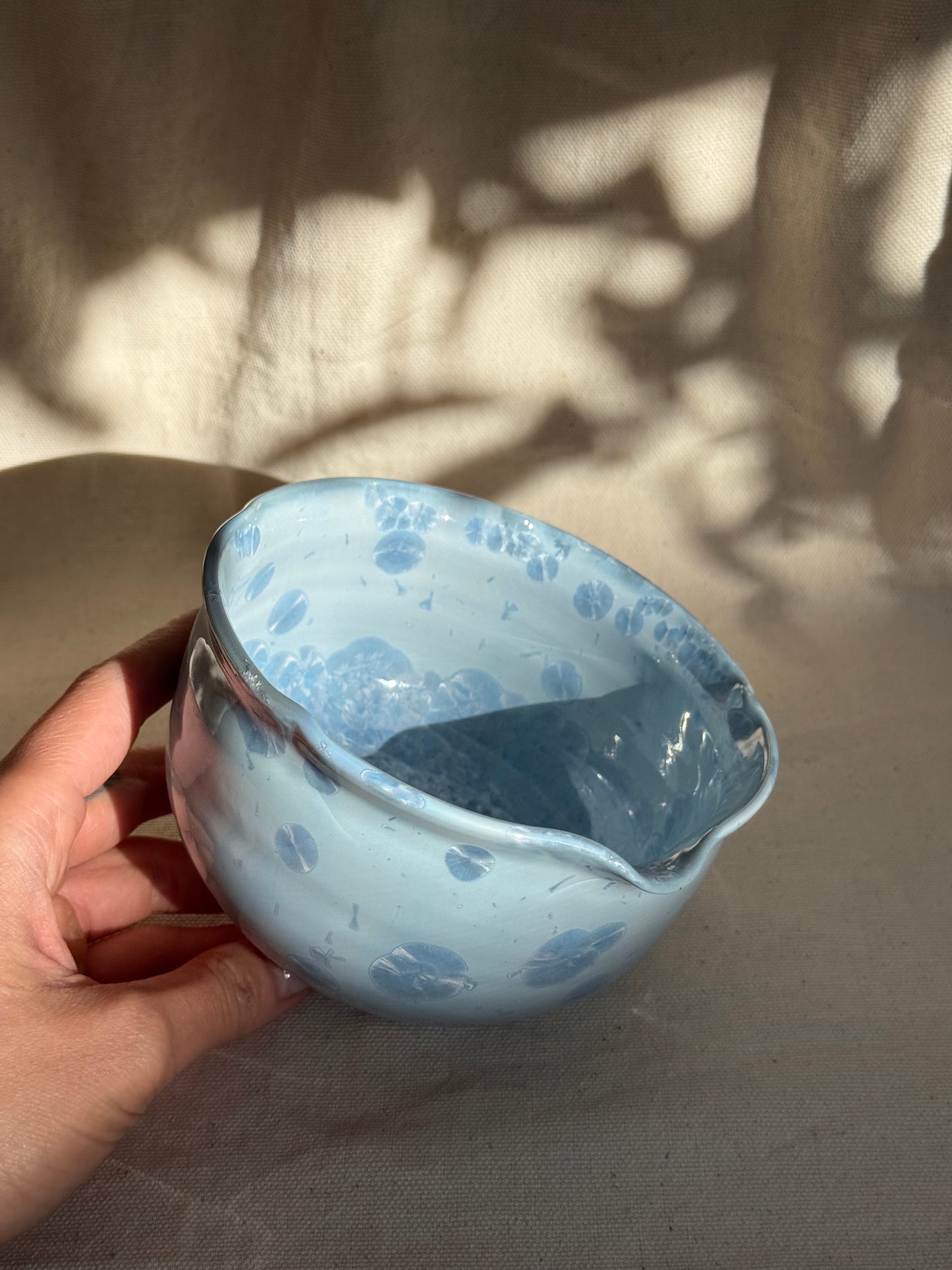 MATCHA BOWL FLORAL BLUE GLAZE KATAKUCHI 🌸