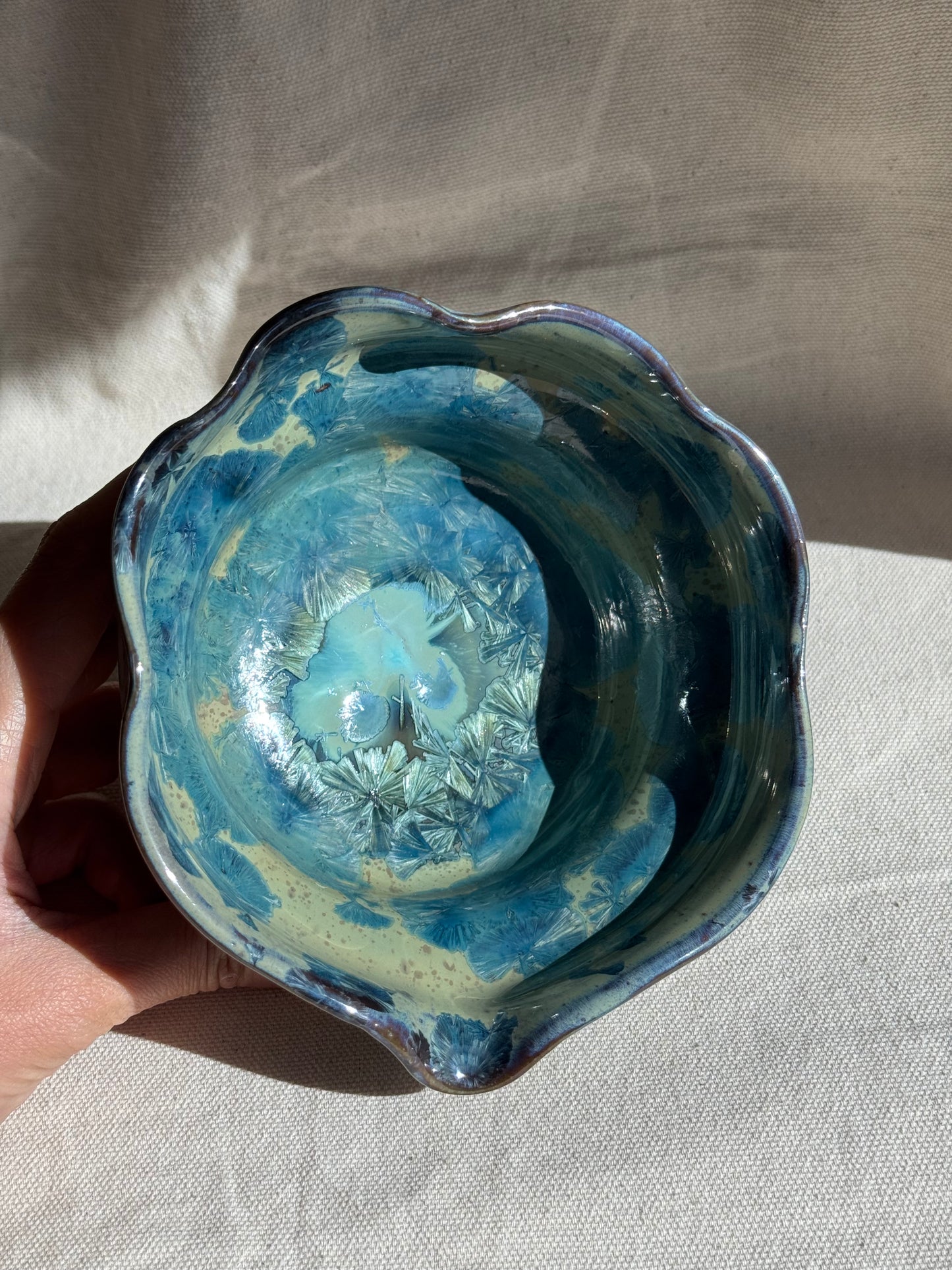 MATCHA BOWL FLORAL BLUE BEIGE GLAZE KATAKUCHI πΈ