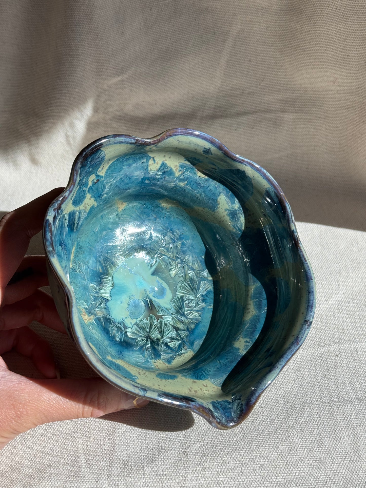 MATCHA BOWL FLORAL BLUE BEIGE GLAZE KATAKUCHI πΈ