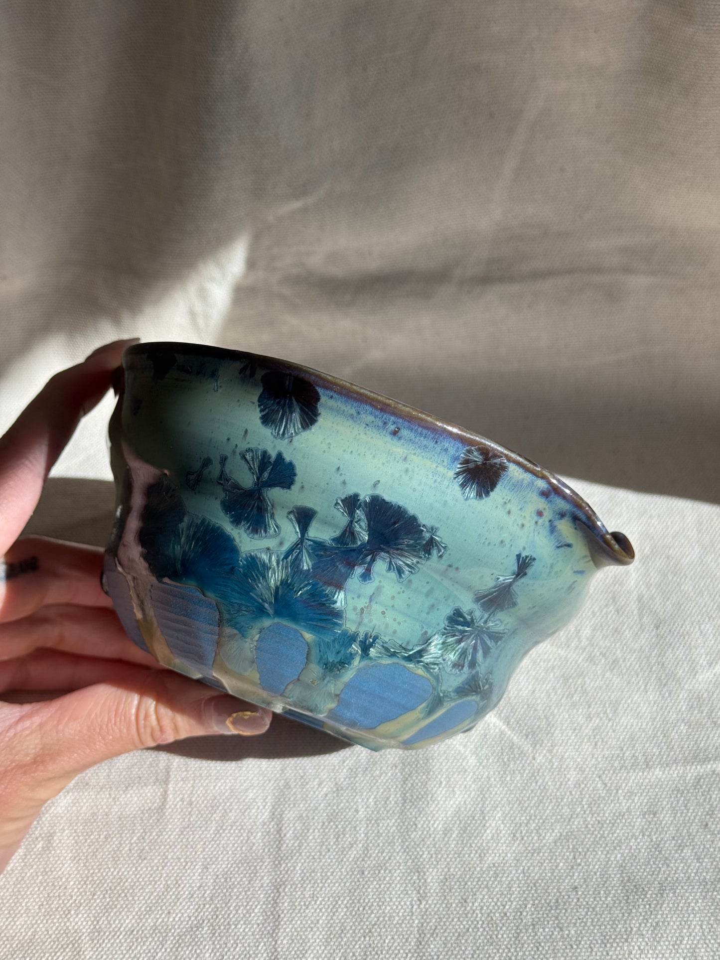 MATCHA BOWL FLORAL BLUE BEIGE GLAZE KATAKUCHI πΈ