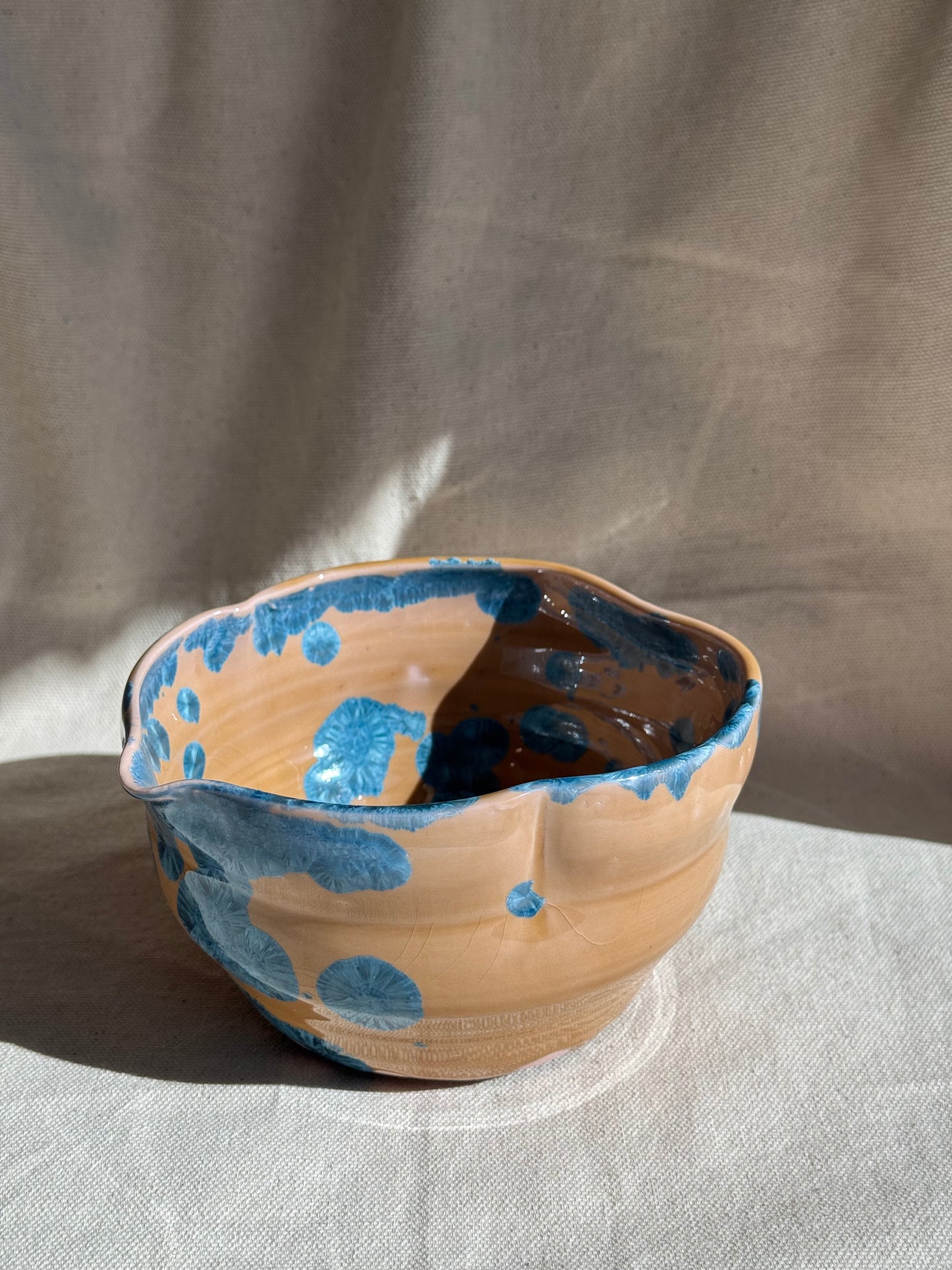 MATCHA BOWL IRREGULAR BROWN BLUE GLAZE KATAKUCHI πΈ