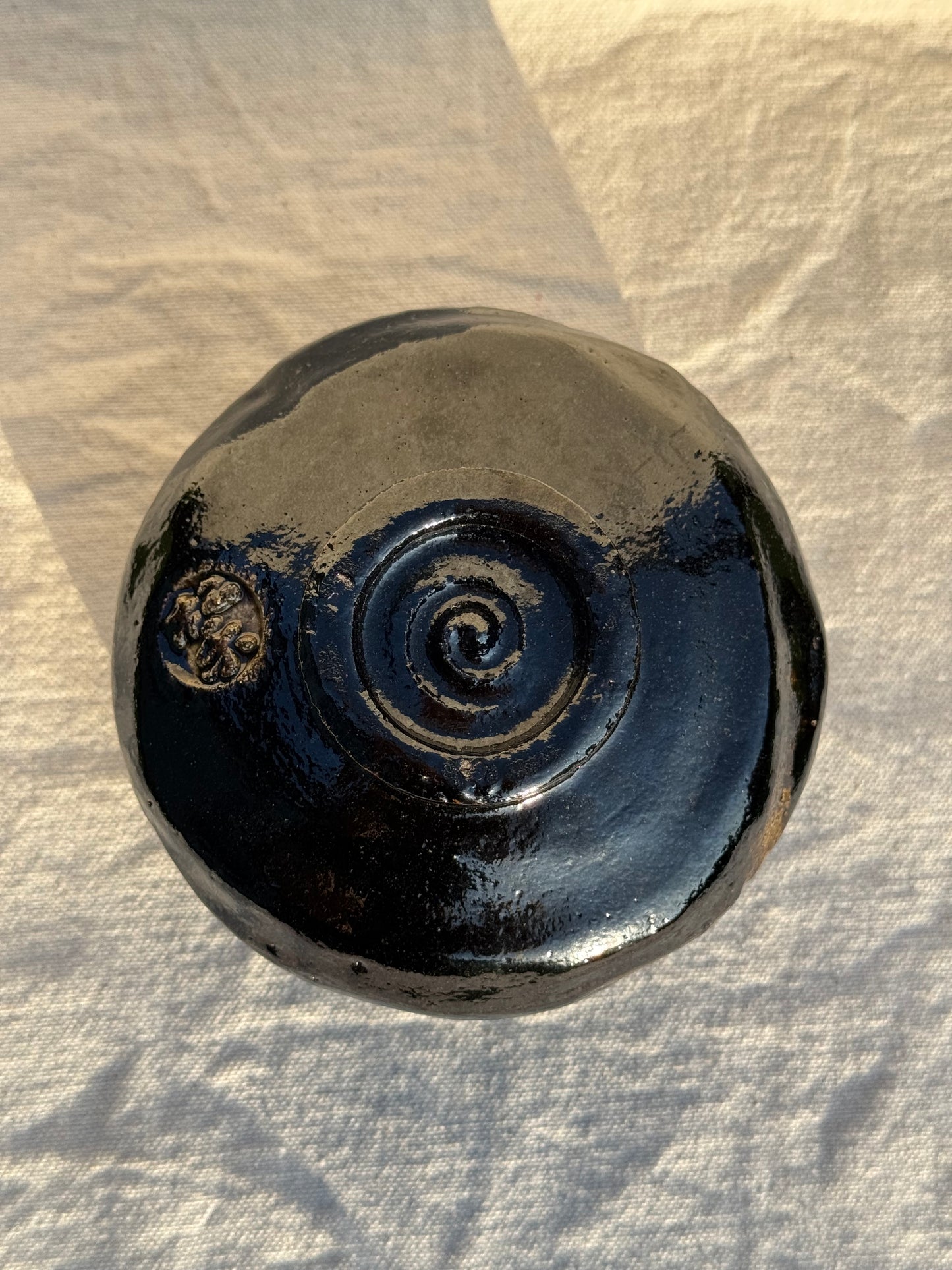 MATCHA BOWL KURO RAKU GOLD SPOTS πΈ