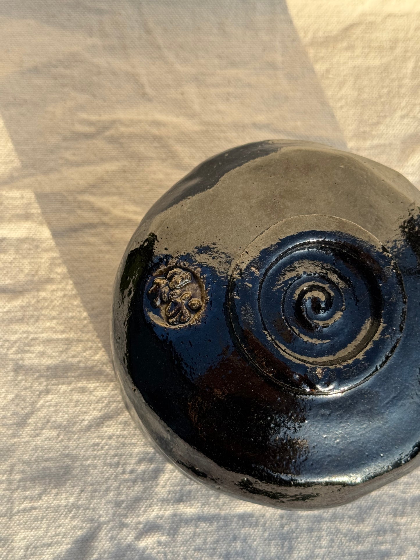 MATCHA BOWL KURO RAKU GOLD SPOTS πΈ