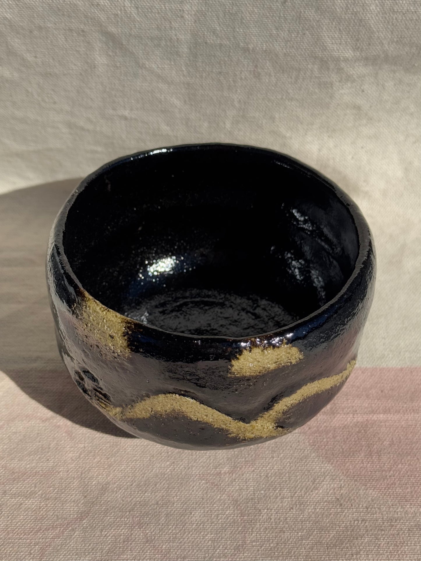 MATCHS TEA BOWL KURO RAKU GOLD PAINTED FUJI 🌸