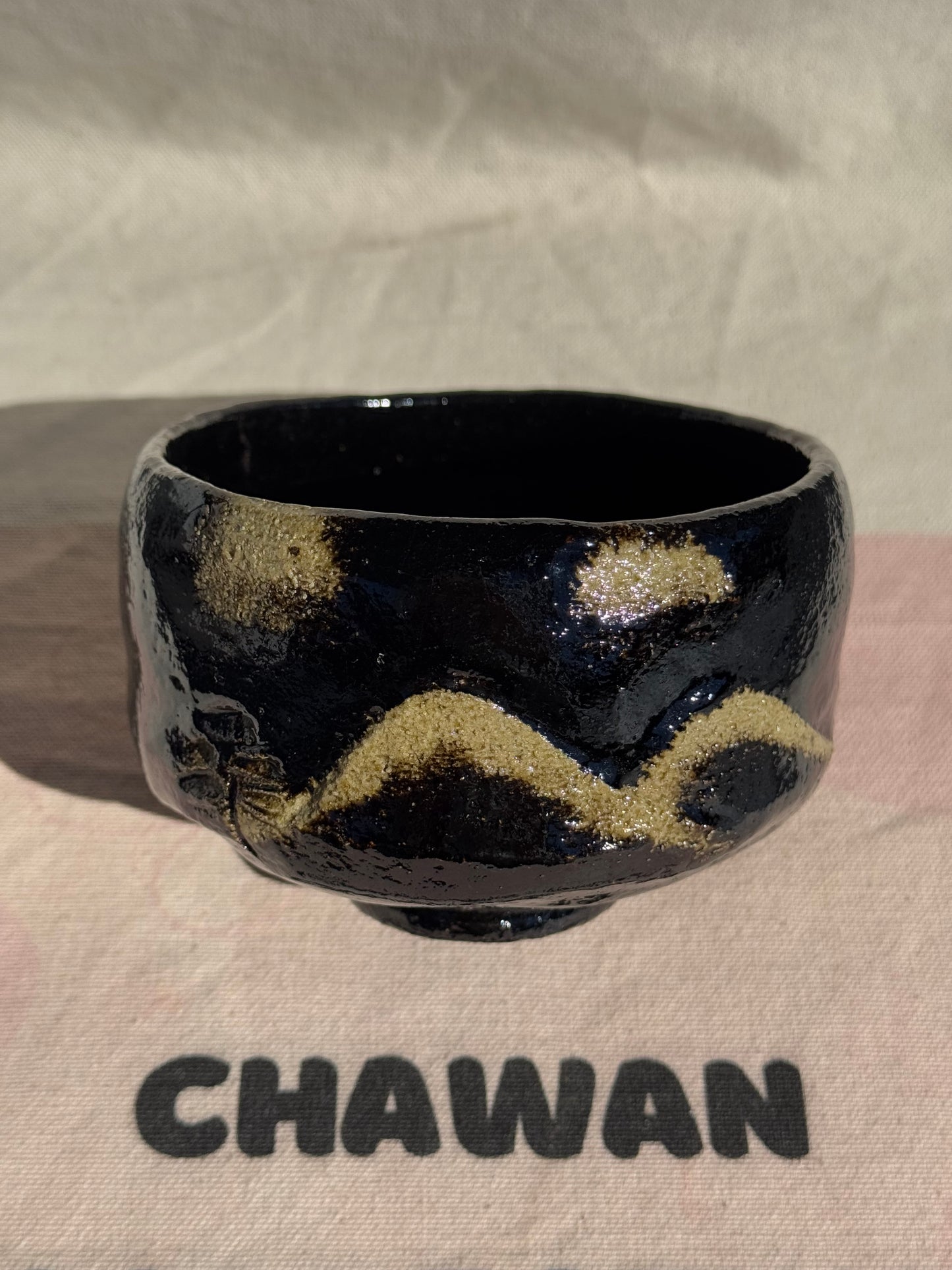 MATCHS TEA BOWL KURO RAKU GOLD PAINTED FUJI 🌸