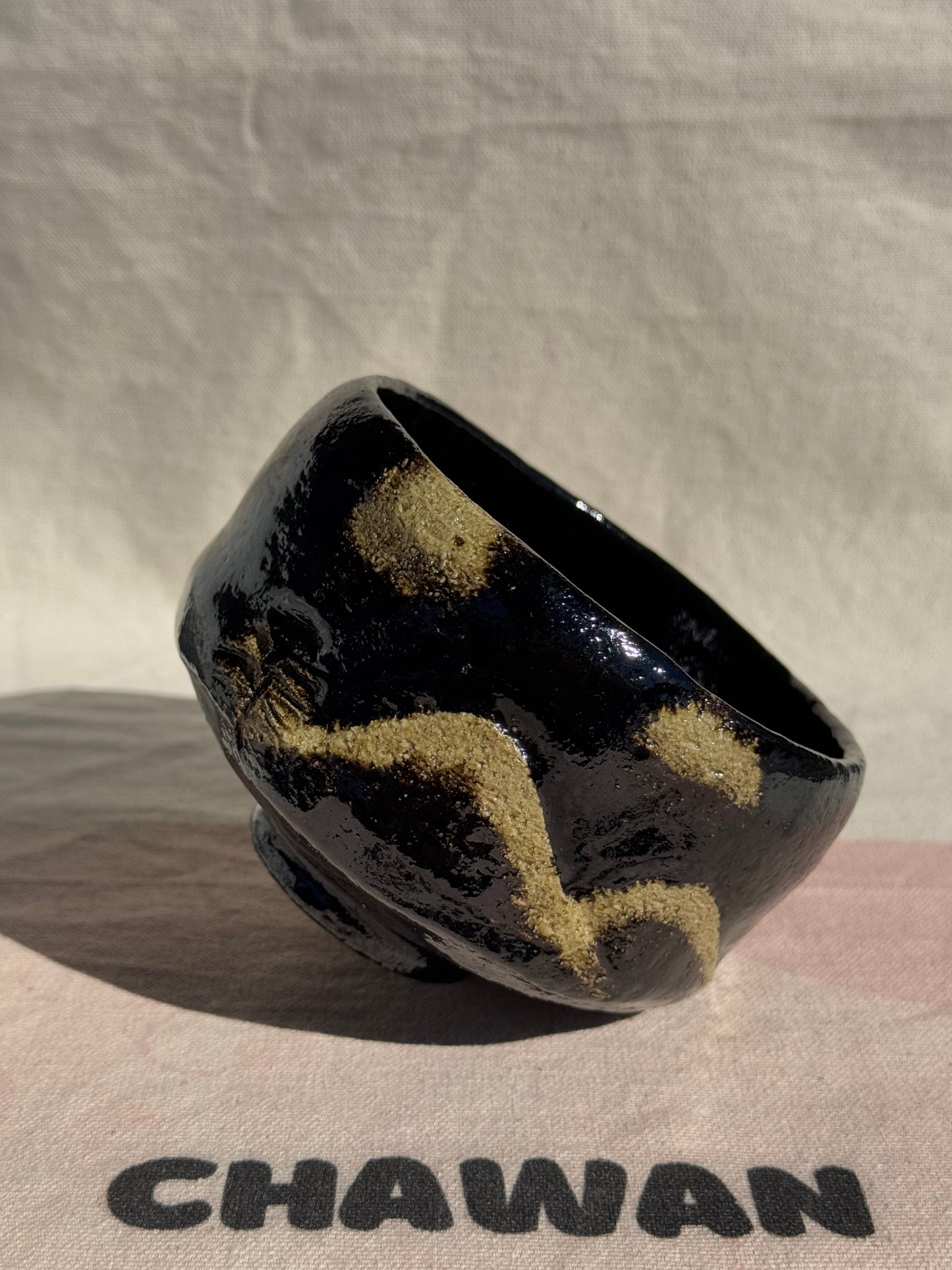 MATCHS TEA BOWL KURO RAKU GOLD PAINTED FUJI 🌸