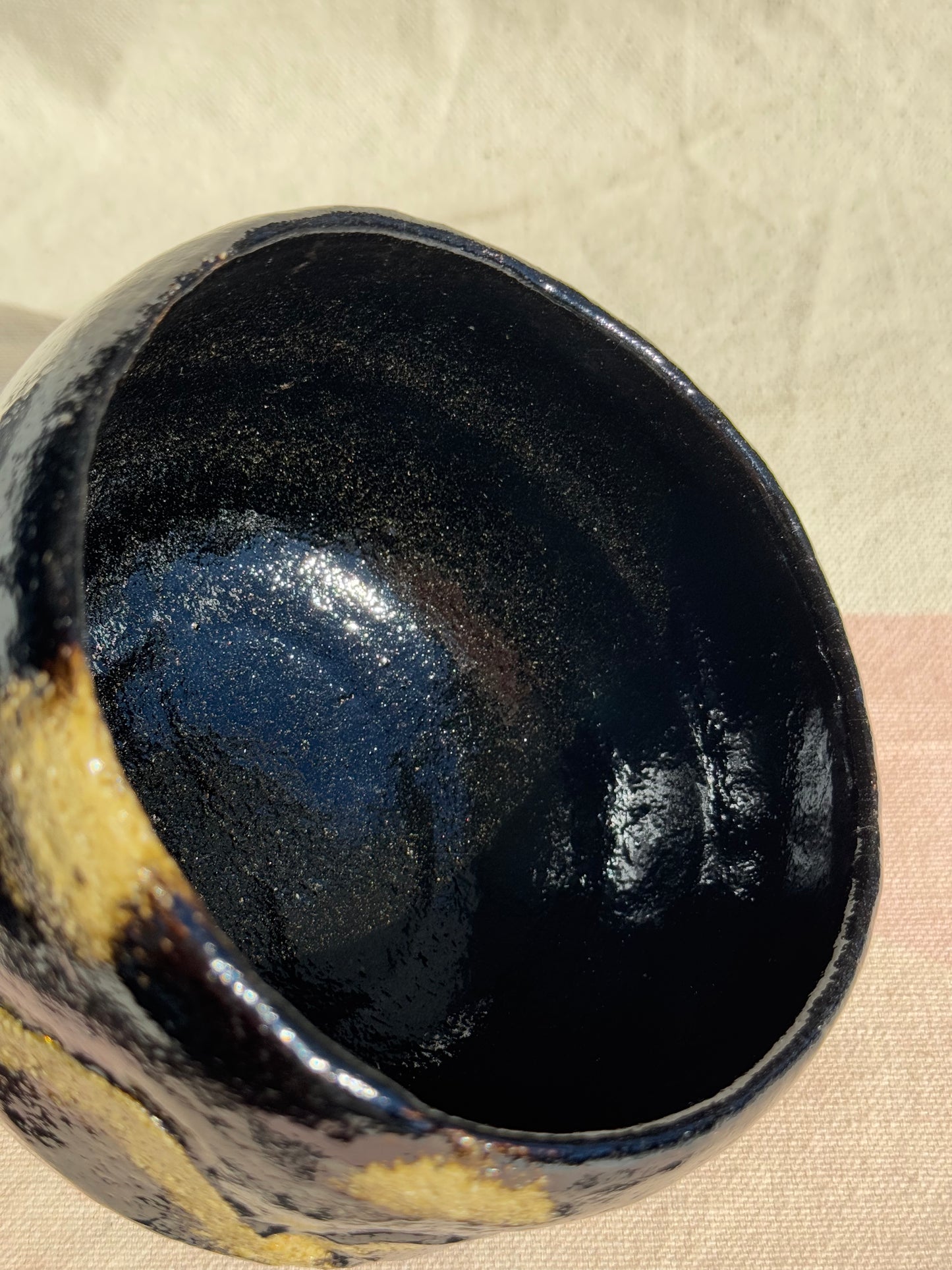 MATCHS TEA BOWL KURO RAKU GOLD PAINTED FUJI 🌸
