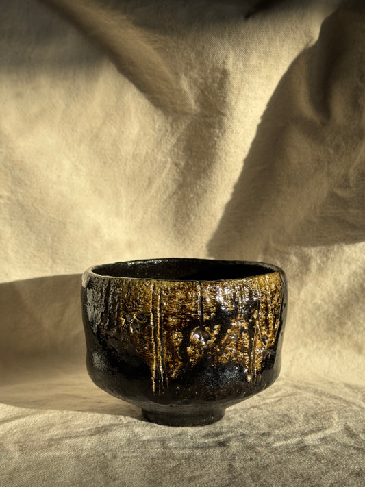 MATCHA BOWL KURO RAKU WISTERIA FLOWERS IN GOLD PAINTED 🌸