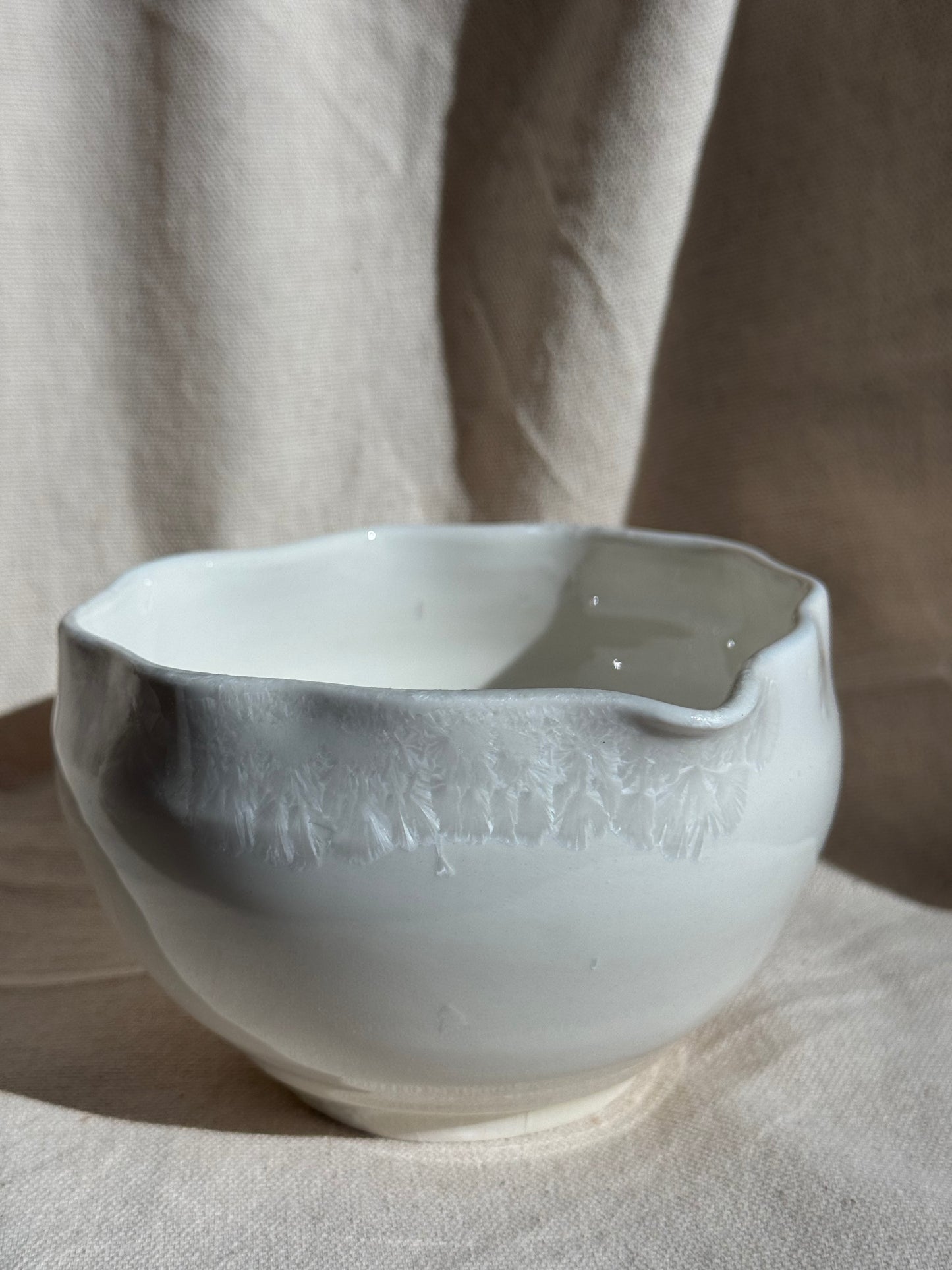 MATCHA BOWL WHITE RUFFLE FLORAL KATAKUCHI 🌸