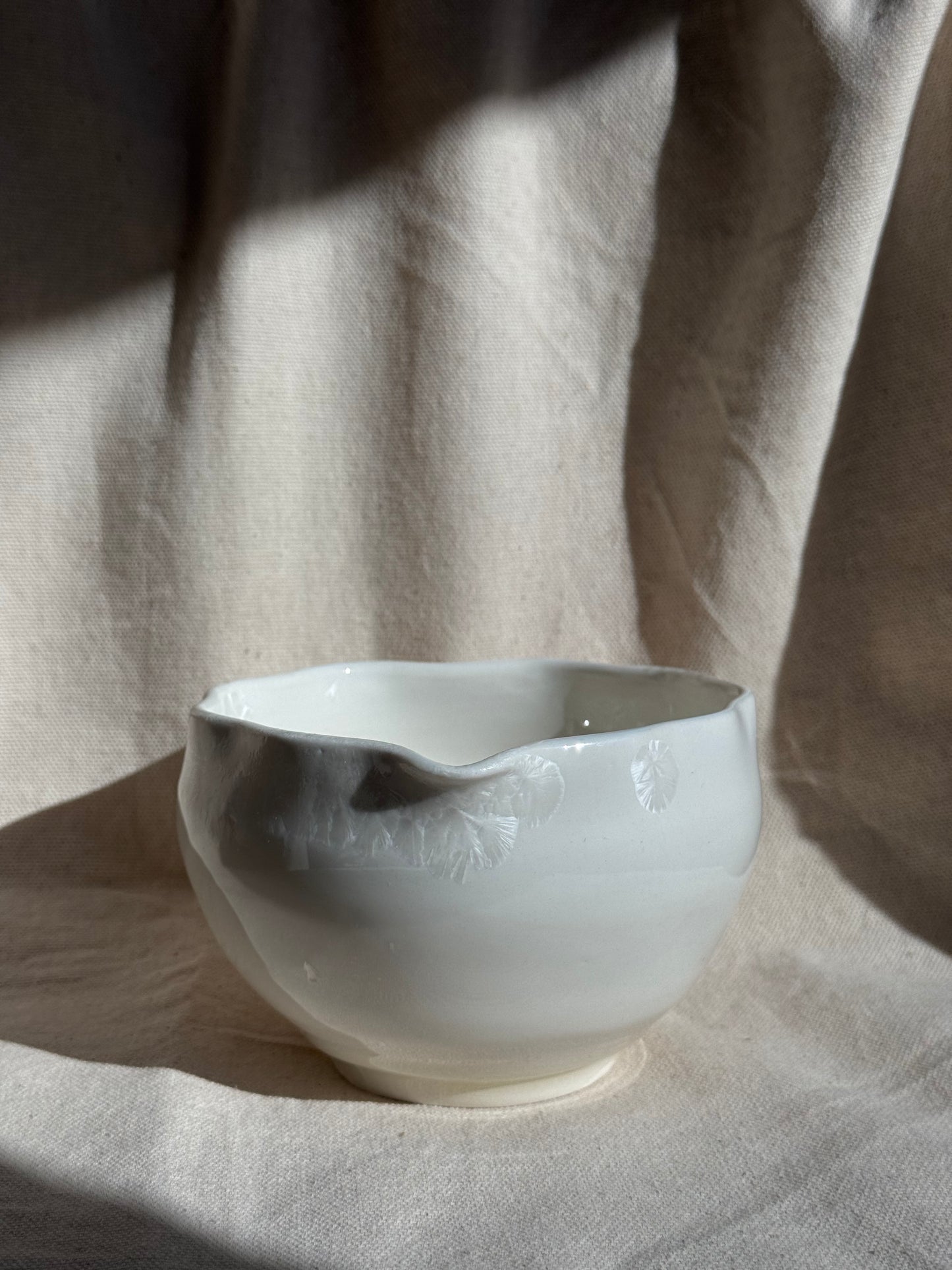MATCHA BOWL WHITE RUFFLE FLORAL KATAKUCHI 🌸