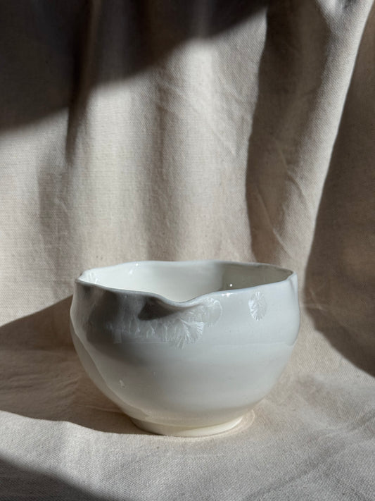 MATCHA BOWL WHITE RUFFLE FLORAL KATAKUCHI 🌸