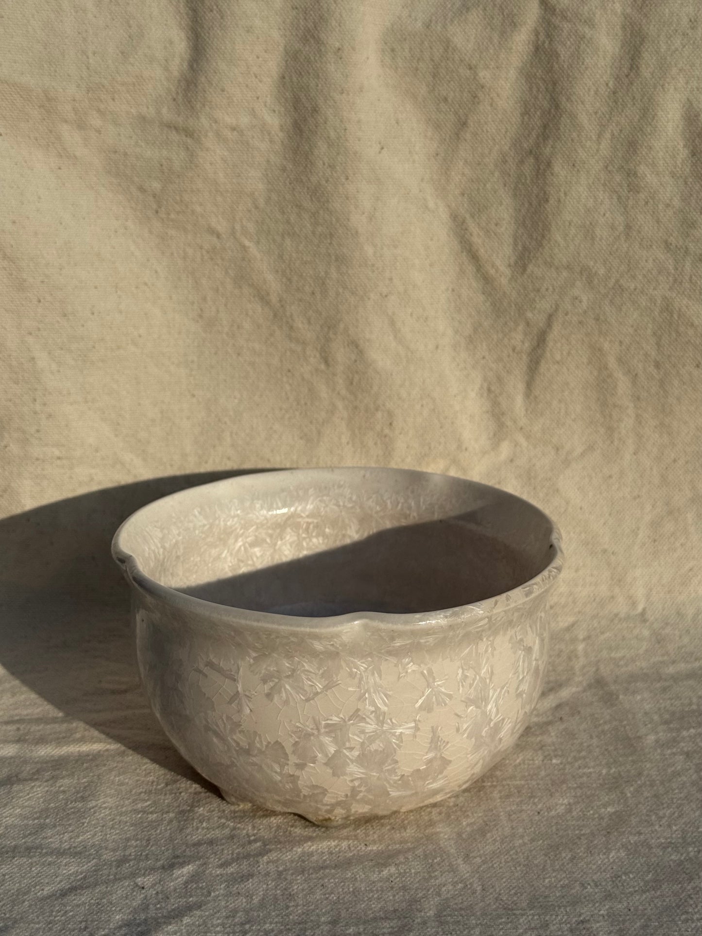 MATCHA BOWL FLORAL WHITE PEARL GLAZE 🌸