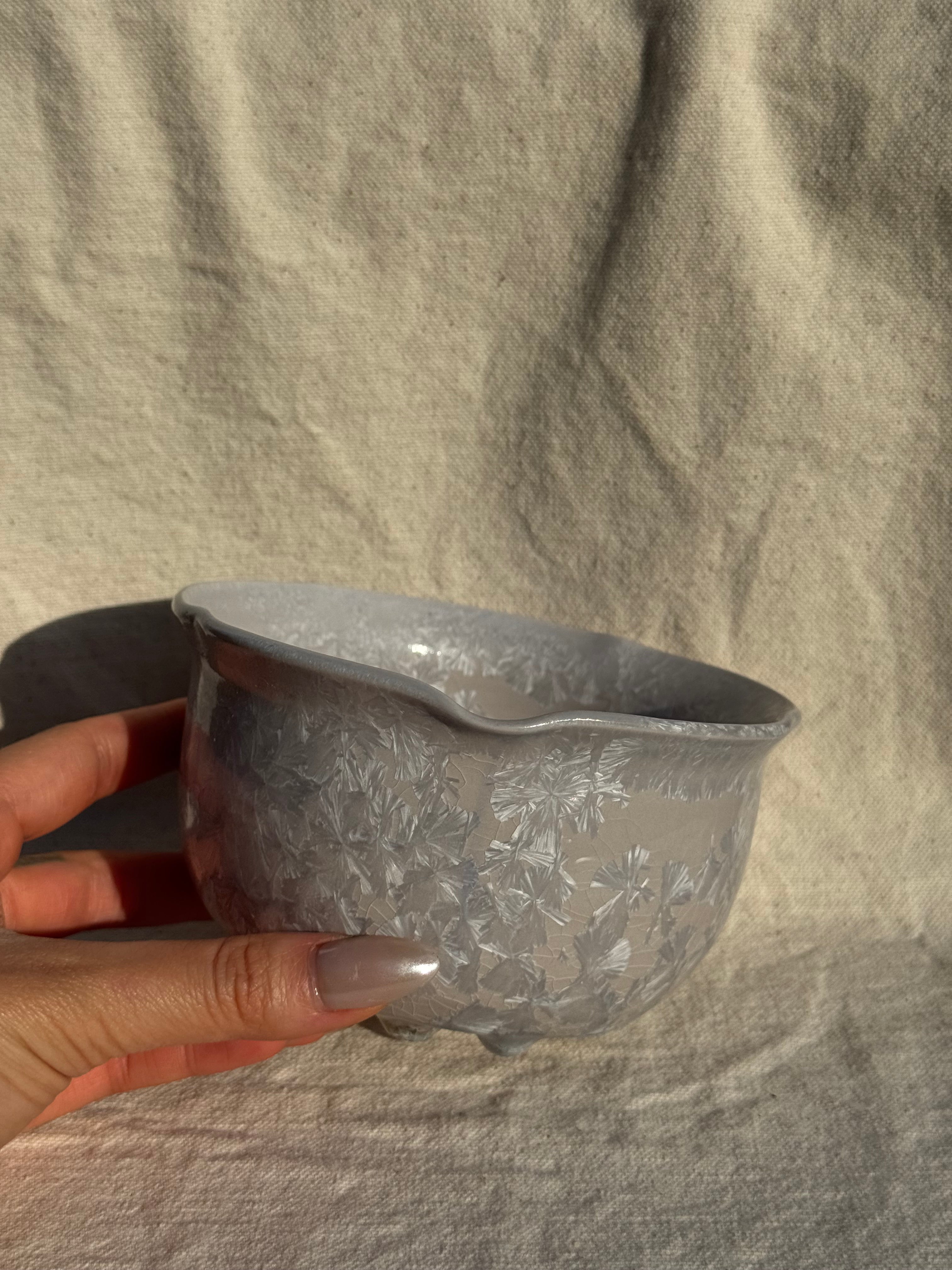 MATCHA BOWL ASHY GREY PEARL FLORAL KATAKUCHI - Thumbnail 4