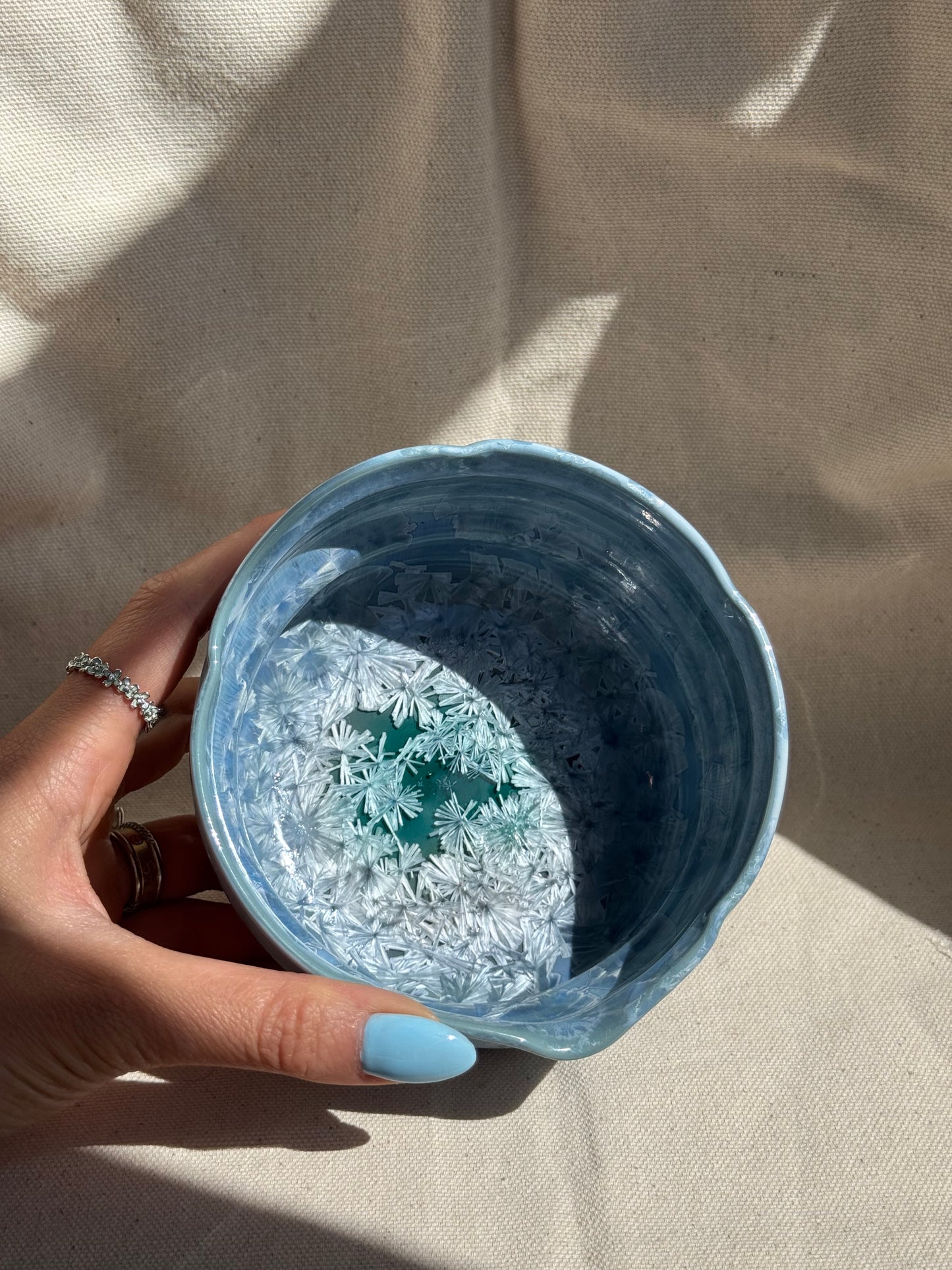 MATCHA BOWL HOURGLASS FLORAL BLUE GLAZE KATAKUCHI 🌸